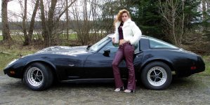 corvette_girl_driving_001.jpg